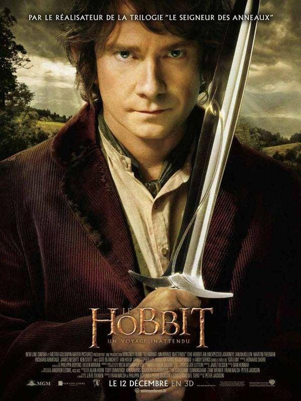 Affiche française du Hobbit : Un voyage inattendu, avec Bilbo tenant son épée.